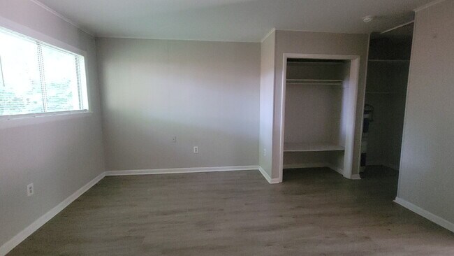 Building Photo - "Charming 1-Bed Oasis with Modern Comforts in Huntsville – Your Perfect Retreat!"