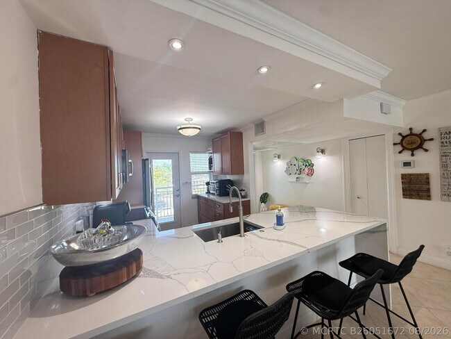 Building Photo - 3180 NE 48th Ct