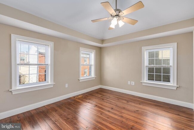 Building Photo - 953 N Randolph St