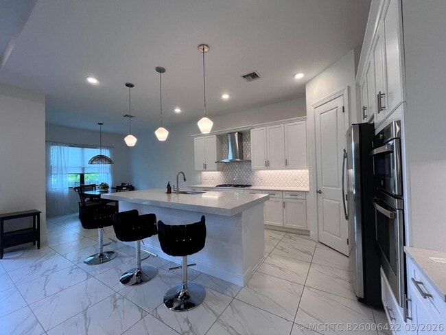 Building Photo - 5663 St Armands Way