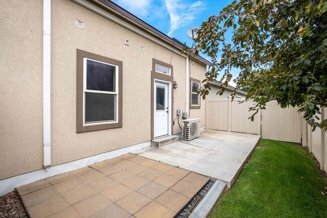 Building Photo - 105 S Tweedt Pl