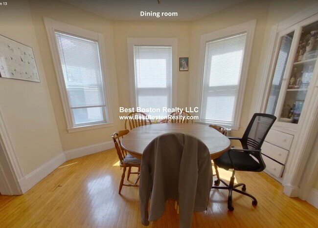 Building Photo - 26 Marathon St