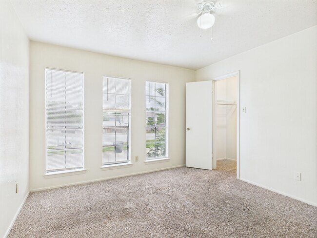 Building Photo - 1108 Welsh Ave