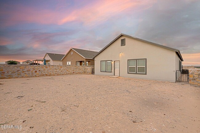 Building Photo - 7416 Tamarack Pl