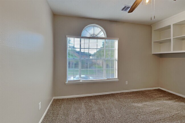 Building Photo - 20402 Avery Point Dr