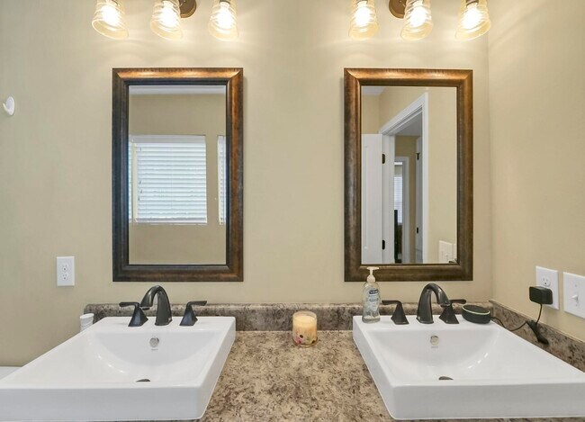 Building Photo - 220 Wainwright Dr