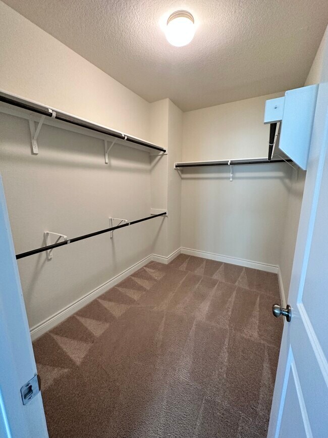 Building Photo - 27348 Caroline Way