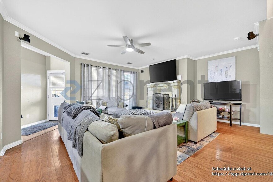 Building Photo - 6501 Amesbury Ln