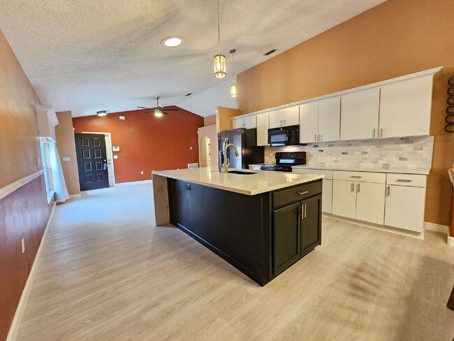 Building Photo - West Melbourne Home