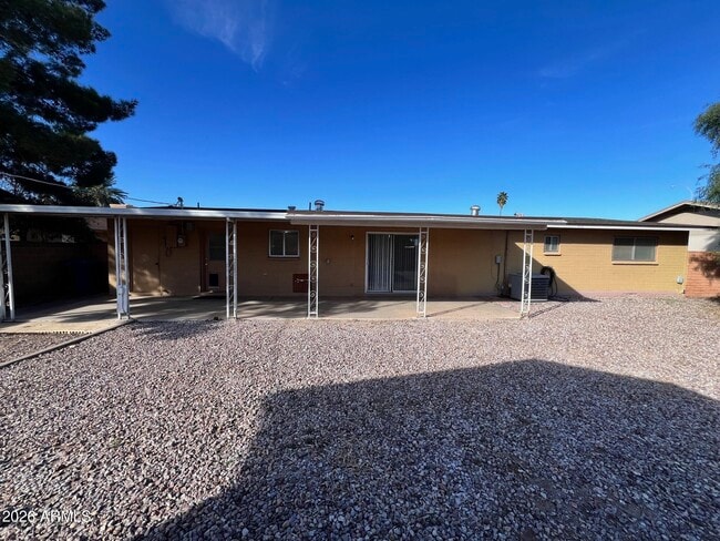 Building Photo - 551 W Gail Dr