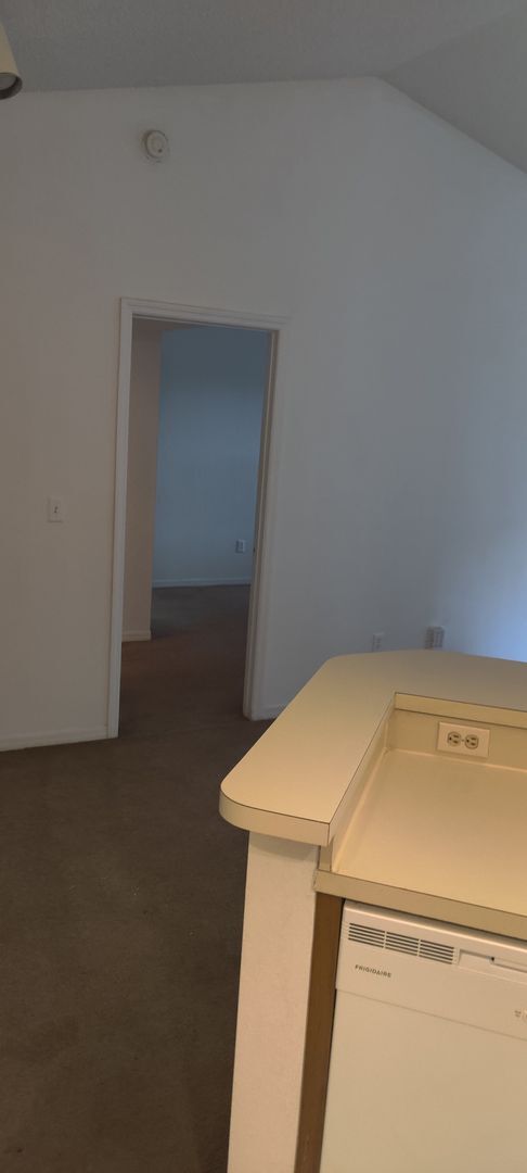 Building Photo - Venetian place two bedroom Condo