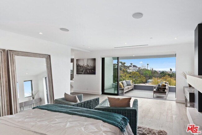 Building Photo - 2030 Talmadge St