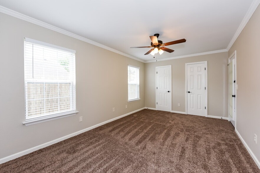 Building Photo - 3932 Rock Creek Dr