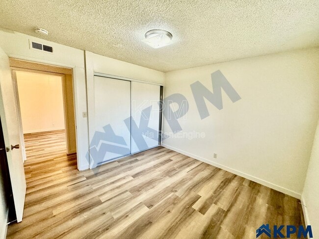 Building Photo - 8446 N El Dorado St