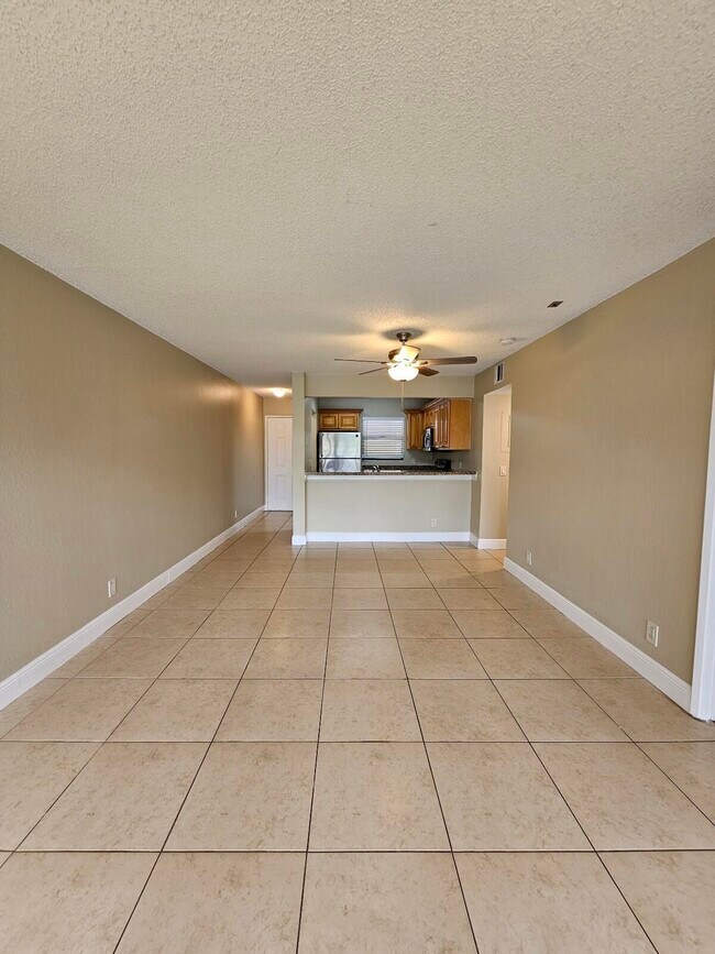 Building Photo - 1523 Lake Crystal Dr