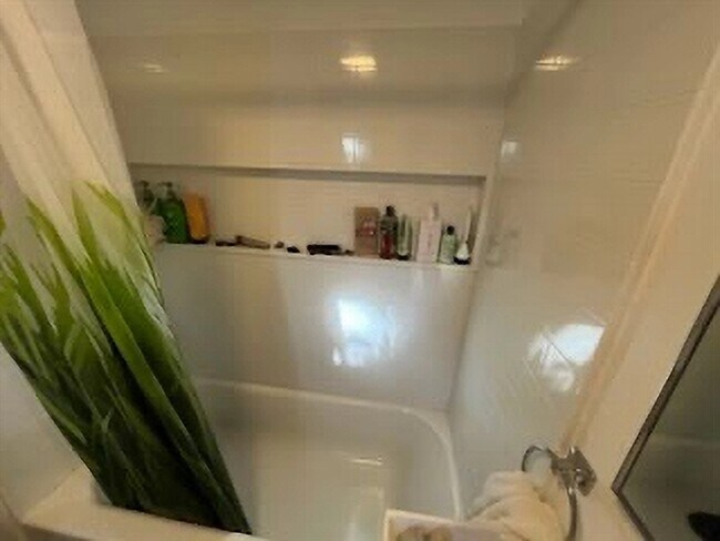 Building Photo - 407 S 10th Ave