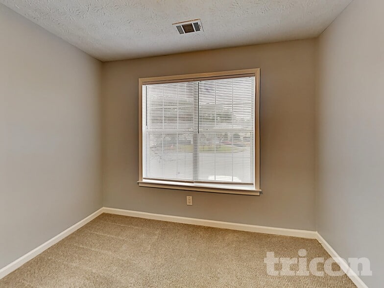 Building Photo - 641 Delay Way