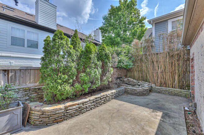 Building Photo - Perfect Brownstone in Sylvan Park near Wes...