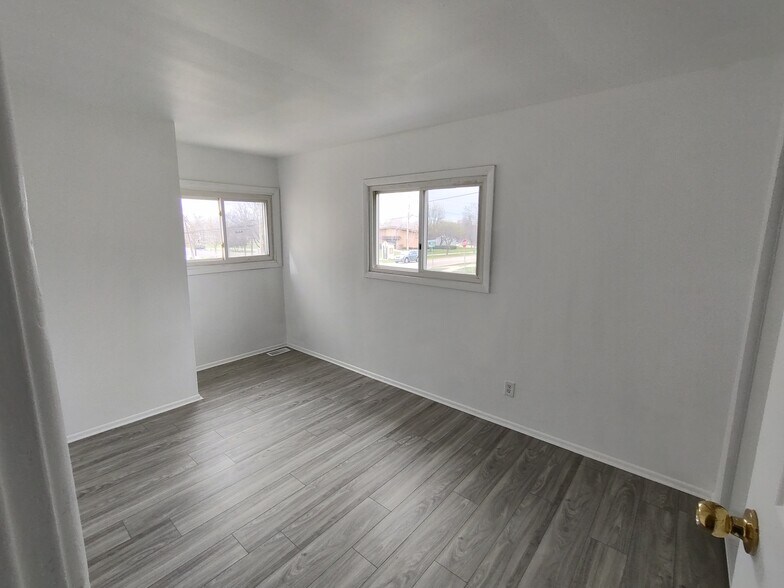 Building Photo - 161 N Ohio St