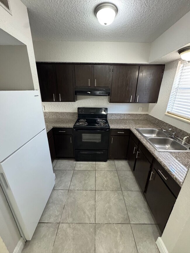 Building Photo - 1199 Bentley Rd