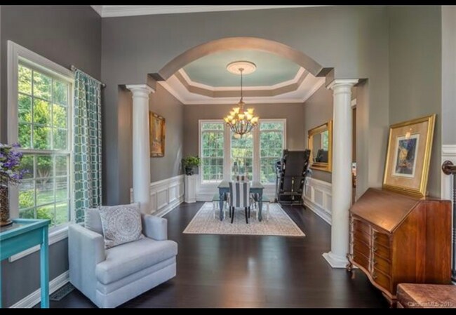 Building Photo - 17120 Clementine Ct