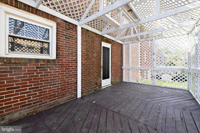 Building Photo - 11 Dowling Ave