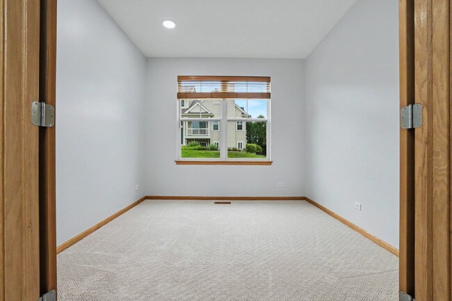 Building Photo - 937 Emerald Dr