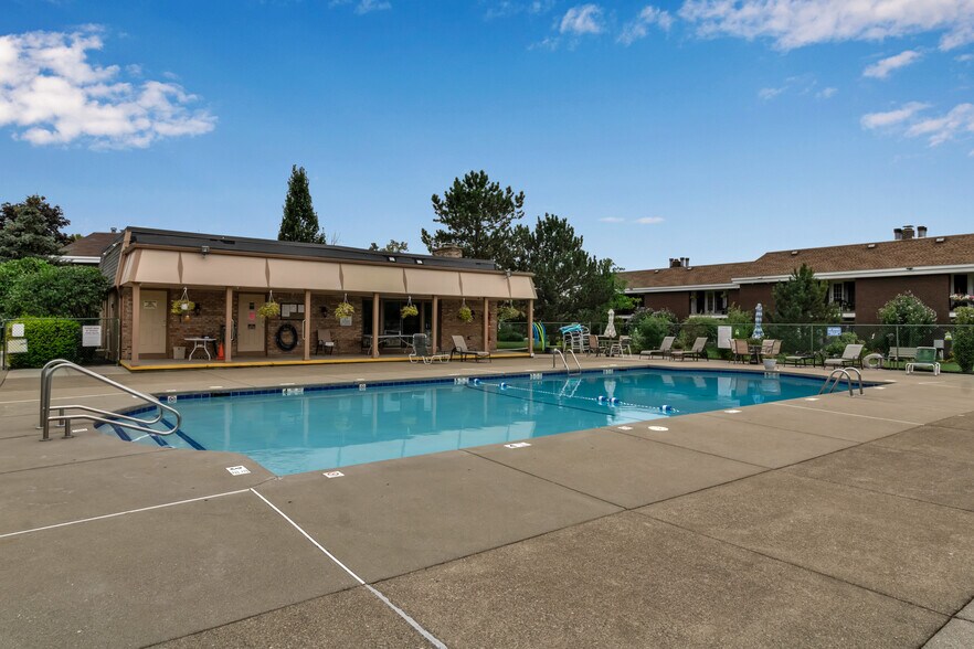 Building Photo - 225 Charter Oaks Dr
