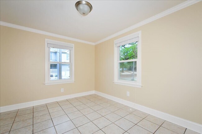 Building Photo - 4206 Seaview St