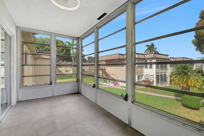 Building Photo - 702 Lori Dr