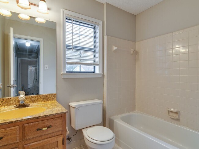 Building Photo - Spacious 3BR/2BA Bartlett rental home in GREAT location!