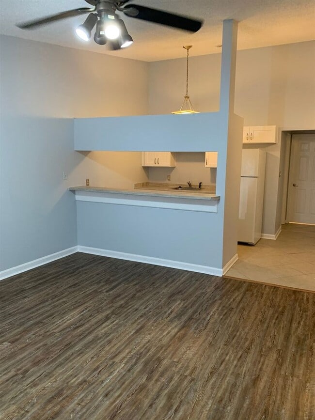 Building Photo - 2113 Sandpiper St