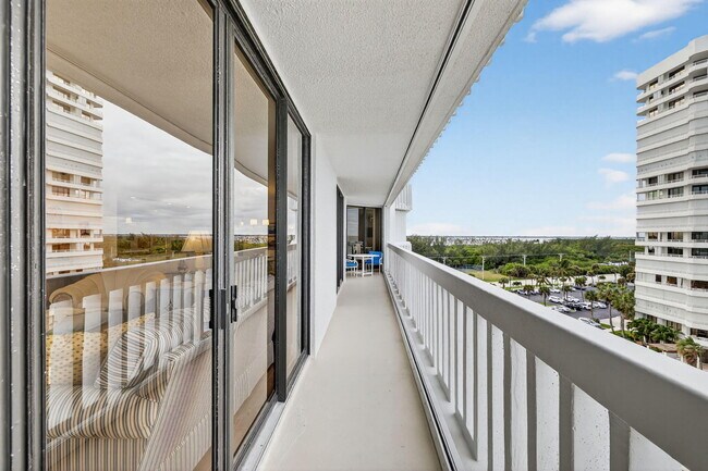 Building Photo - 9960 S Ocean Dr