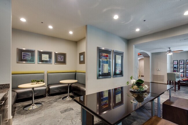 Building Photo - 2600 Hillsboro Pike