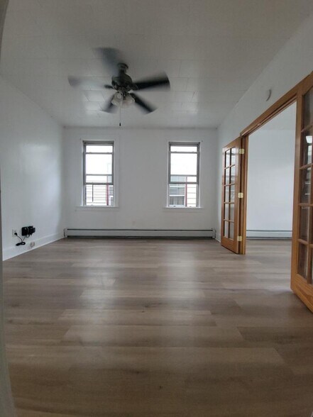 Building Photo - 395 Ege Ave