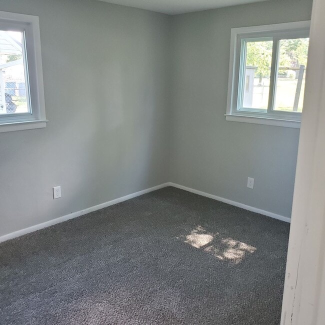 Building Photo - 4BDRM 1 1/2 BATH HOUSE FOR RENT
