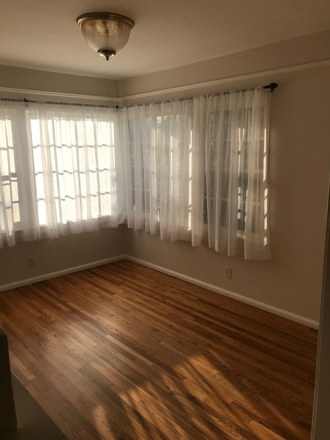 Building Photo - 554 S Indiana St