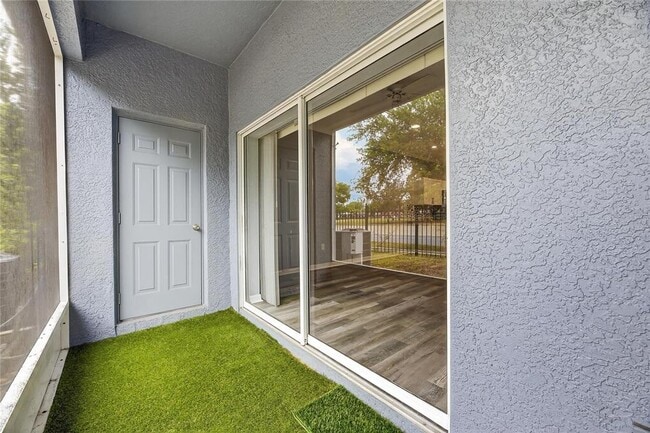 Building Photo - 13123 Kings Crossing Dr