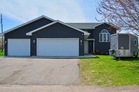 Building Photo - Spacious 4-Bedroom Gem in Buffalo with 3-C...