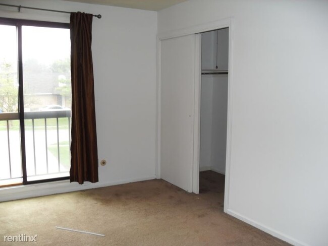 Building Photo - 2 br, 1.5 bath Townhome - 4855 Moreland Drive