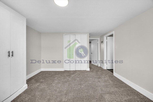 Building Photo - Spacious 4 Bedroom- With Extra room! New Remodel!