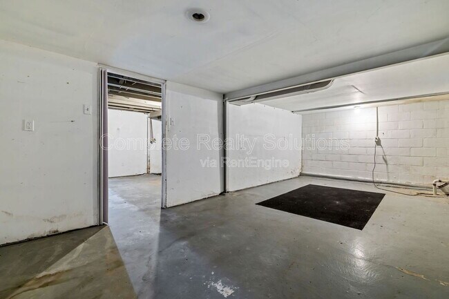 Building Photo - 147 Chambers Rd