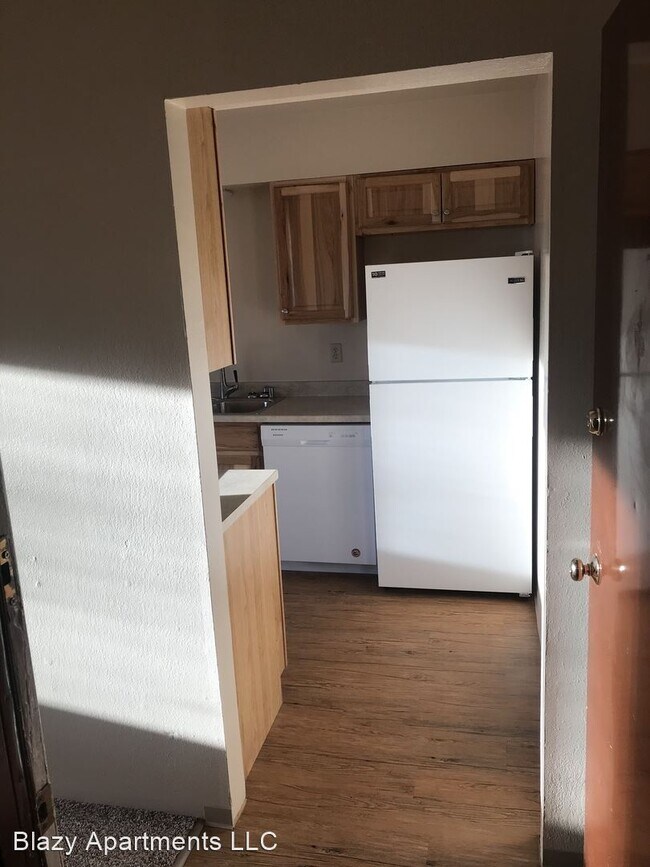 Building Photo - 154 S Binkley St