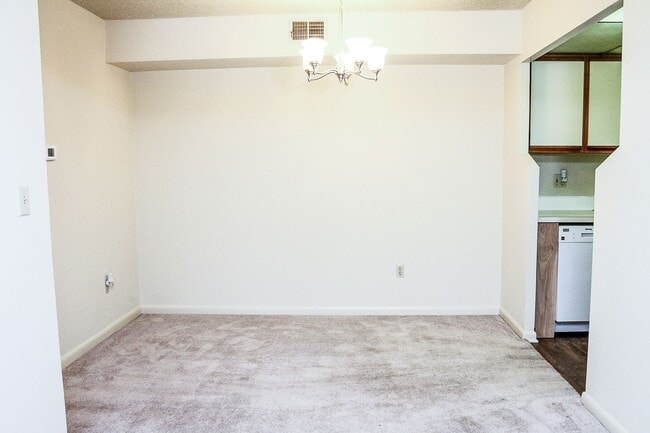 Building Photo - One Bedroom with a Den at Turtle Creek!