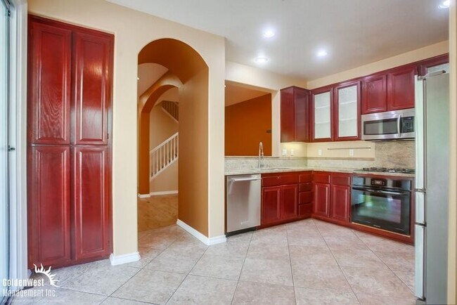 Building Photo - Stunning 3Bdm 2.5Ba Townhome in Carmel Valley