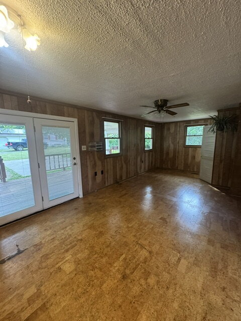 Building Photo - ½ Off First Full Month with Move-In by 8/15 • Large Yard & Deck • August App Fee Only $32. Pet-fr...