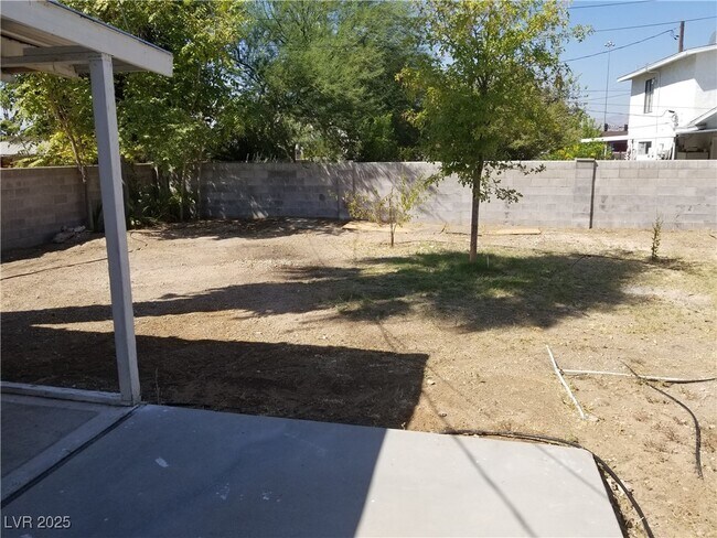 Building Photo - 103 S Mallard St