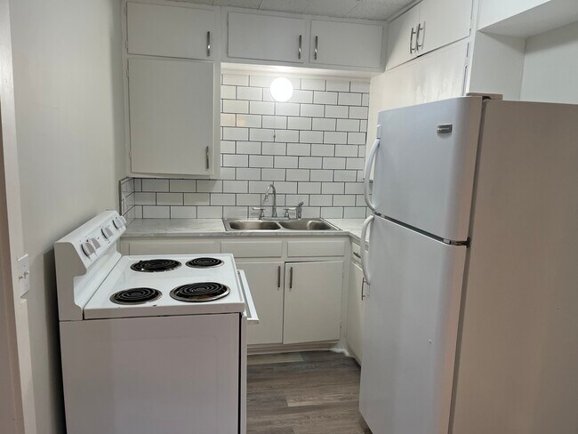 Building Photo - 125 S Milton St