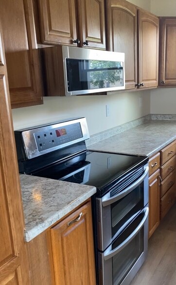 Building Photo - 105 Wapak St