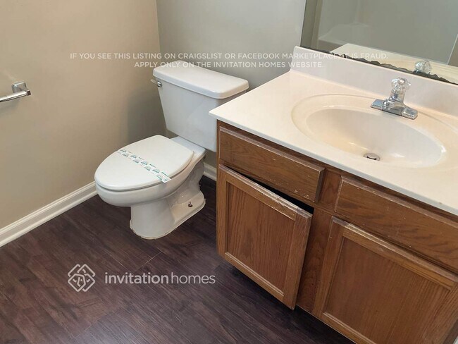 Building Photo - 2343 Century Oaks Ln